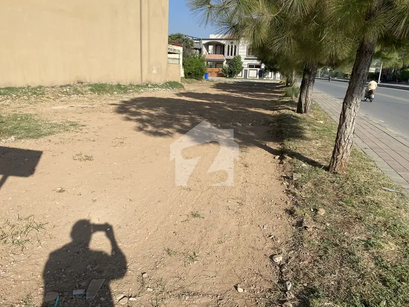 10 Marla Plot for sale in Block C, Bahria Town